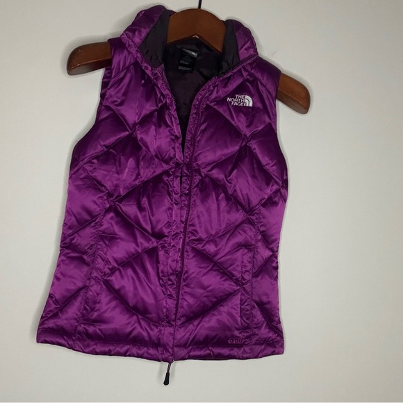 North Face 550 Down Vest Women Jacket size Xsmall Eggplant purple NWOT - Picture 1 of 8